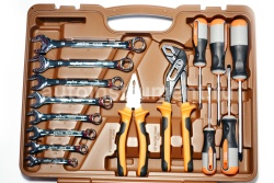 Набор инструмента OMBRA OMT77S (77 предметов) 1/4",1/2" 6 гр. пласт.кейс